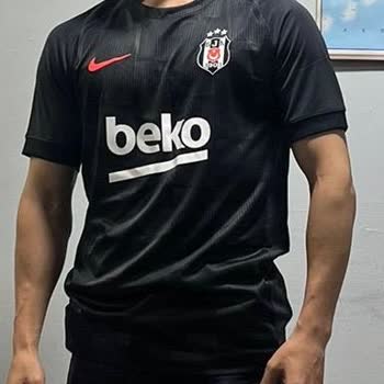 Beşiktaş Kartal Yuvası'ndan Alınan Formada Sponsor Logoları Eksik Ve Destek Yok