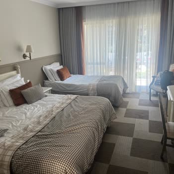 Balkon Korkuluk Eksikliği Ve Yetersiz Yatak Düzeni Nedeniyle Oda Değişikliği Talebi