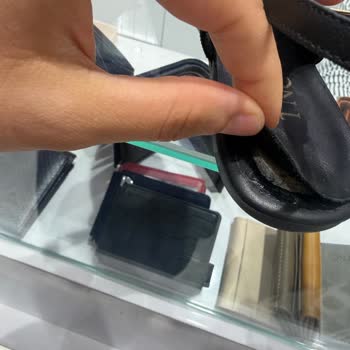 Ayakkabının Bir Saatte Tabanı Çıktı, Mağaza Tamirle İadeyi Reddetti