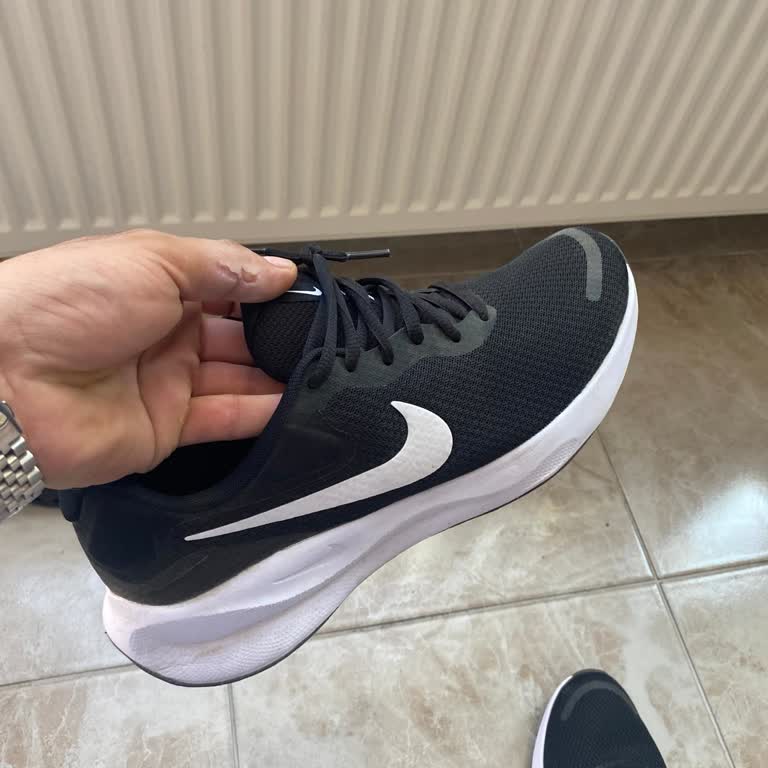 Nike Ayakkabılarda Tekrarlayan Rahatsız Edici Cırt Cırt Sesi Ve İade Talebi