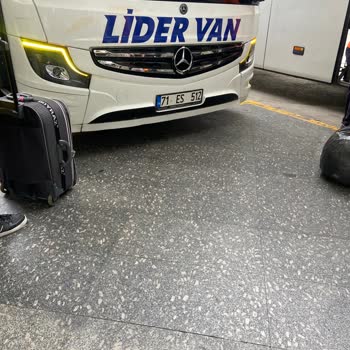 Kliması Çalışmayan Ve Tavanı Çöken Otobüste 4 Saat Gecikme Ve Kaba Şoför