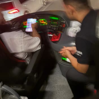 Şoförün Sigara İçmesi, Telefon Kullanması Ve Şarkı Söylemesi Yolculuğu Kabusa Dönüştürdü