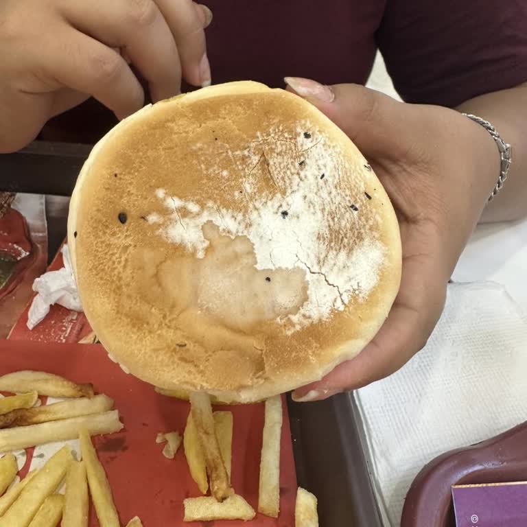Küflü Ekmek Ve Hijyen Eksikliği Burger King Gaziantep Şubesinde Ciddi Sağlık Tehdidi