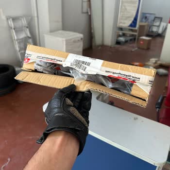 Sürat Kargo Şubesinde Yanlış Bilgilendirme, Teslim Edilmeyen Kargo Ve Açılmış Paket