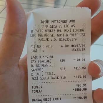 Özsüt Şubesinde Uzun Bekleme Ve Soğuk Sandviçler Nedeniyle Müşteri Hayal Kırıklığı