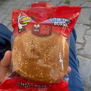 BİM M. Z Ege Hamburgerinde Sinek Bulunması Hijyen Ve Sağlık Endişesi