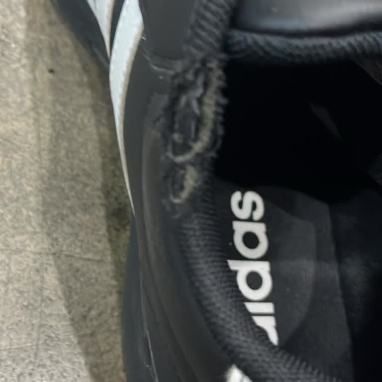 Satın Alınan Adidas Ayakkabısının 30 Gün İçinde Çatlaması Ve Mağazanın Kullanıcı Hatası İddiası