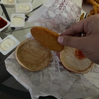 Arby's Burger İçinin Boş Olması Ve İade Talebi