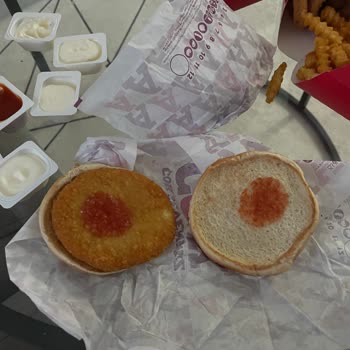 Arby's Burger İçinin Boş Olması Ve İade Talebi