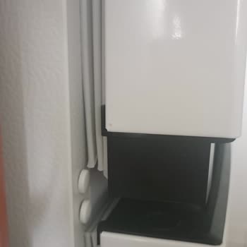 Kapak Lastiklerinden Kaynaklanan Hava Sızıntısı Ve Buzdolabı Değişim İsteği