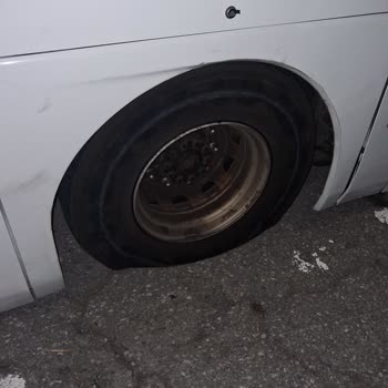 Geciken Otobüs Ve Patlayan Lastik Nedeniyle Güvenlik Riski Ve Konforsuz Seyahat