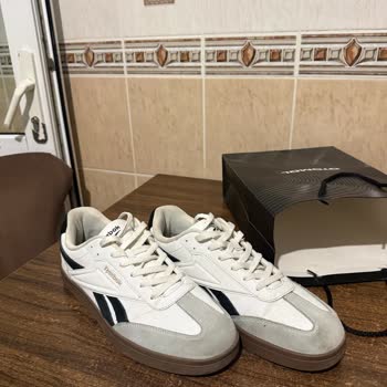 Reebok Süet Ayakkabısının Dört Kullanımdan Sonra Yırtılması Ve Değişim İsteği