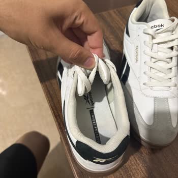 Reebok Süet Ayakkabısının Dört Kullanımdan Sonra Yırtılması Ve Değişim İsteği