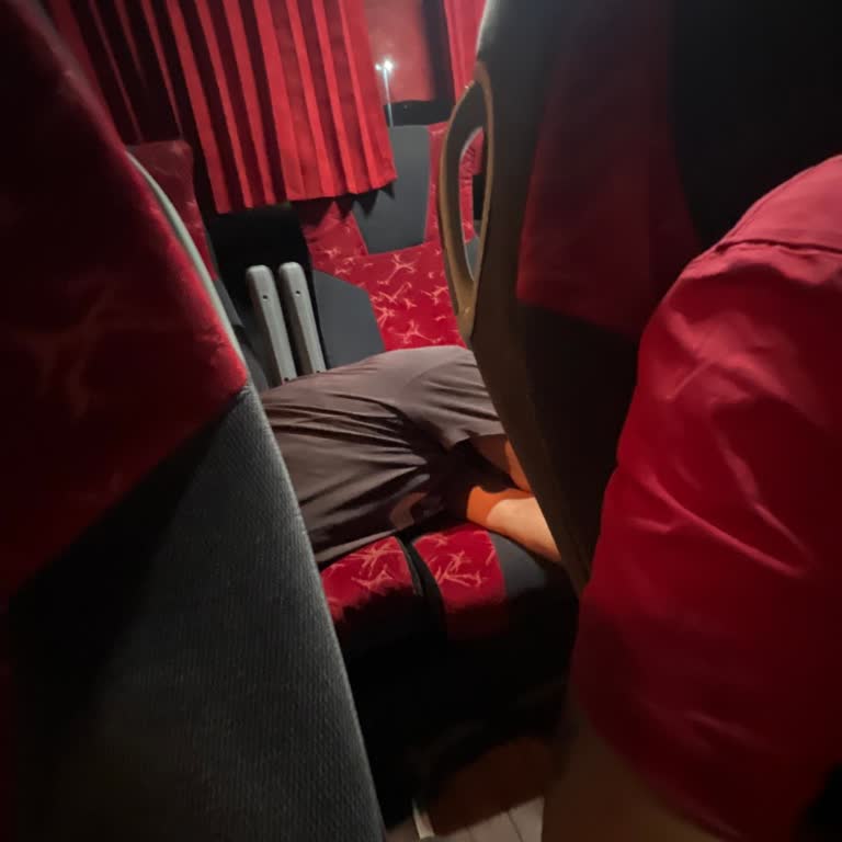 Klima Çalışmayan Eski Ve Kirli Otobüsle 7 Saatlik Yolculuk