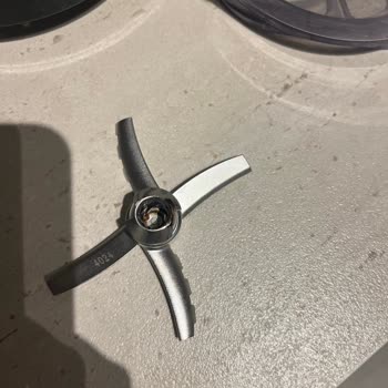 Ninja Dondurma Makinesinde Bıçağı Çıktı Ve Dişlileri Sıyrıldı