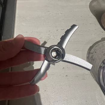 Ninja Dondurma Makinesinde Bıçağı Çıktı Ve Dişlileri Sıyrıldı