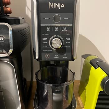 Ninja Dondurma Makinesinde Bıçağı Çıktı Ve Dişlileri Sıyrıldı