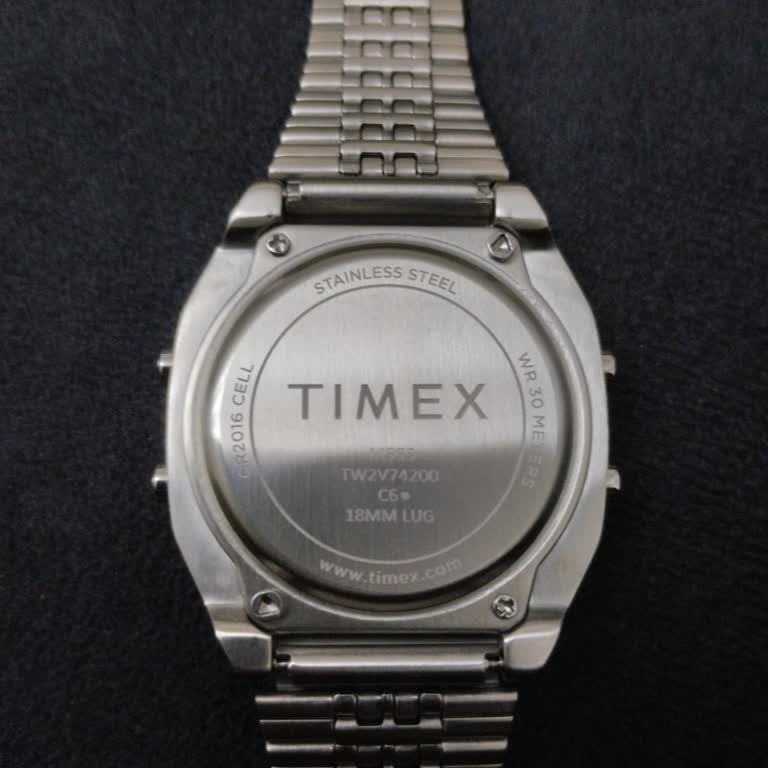 Timex T80 Saat Kapağındaki Yanlış Vidalar Ve Defolu Gönderim