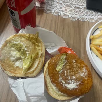 Şişli Burger King Şubesinde Bozuk Sebzeler Ve Bayat Ekmek, Gıda Güvenliği Endişesi