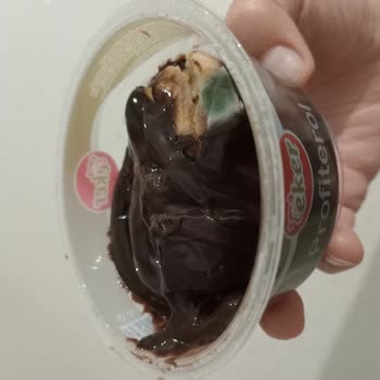 Bursa Kızılcıklı Furpa Şubesinde Profiterol Küflenmiş Olarak Satın Alındı