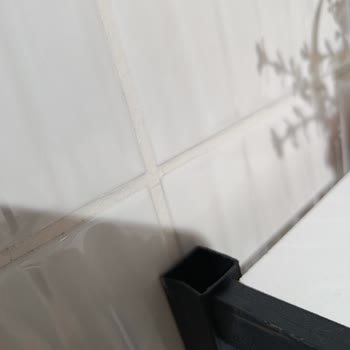 Klozet Üstü Rafta Eksik Ve Hasarlı Parçalar, Satıcı Sözünü Tutmadı