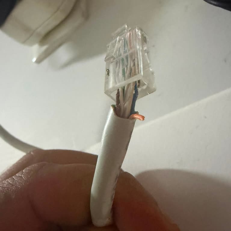 Modem Değişimi Sonrası TV Kesildi Ve Teknik Servis Belgeler Bırakmadan Ek 750 TL Ücret Talep Etti