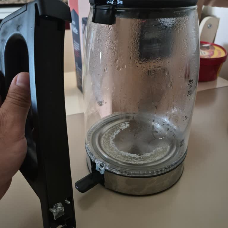Kısa Sürede Grundig Kettle’da LED Işıkları Bozuldu Ve Sapı Çıktı