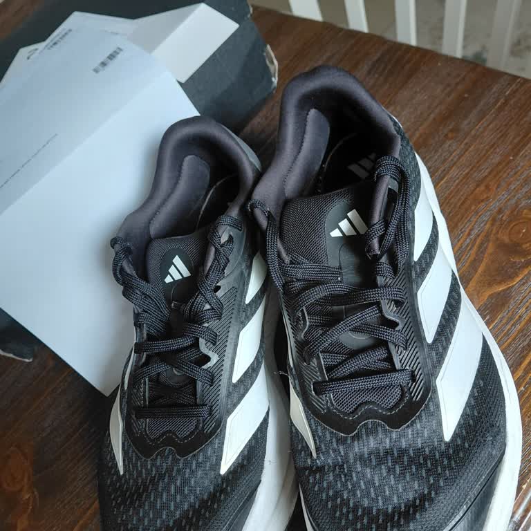 Erken Yıpranan Adidas Duramo Ayakkabıda Üretim Hatası İddiası Ve Değişim Talebi