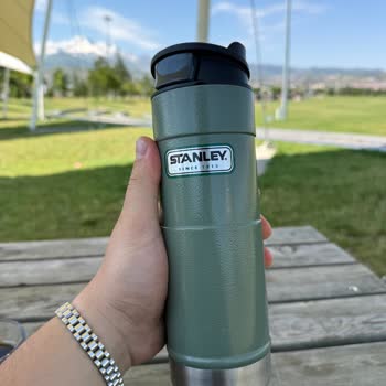 Stanley Termosu Sıcaklığı Bir Saatte Buz Gibi Oluyor