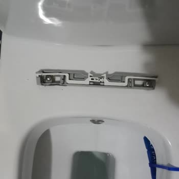 Turkuaz Kare Slim Klozet Kapağının Menteşe Kırılması Ve Ücretsiz Yedek Parça Talebi