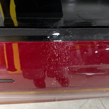 Havuz Sızıntısı Otoparkta Araç Hasarı Oluşturdu, Site Yönetimi Sorumluluğu Reddetti