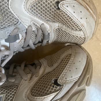 New Balance Ayakkabısında Kısa Sürede Yırtılma, Değişim Talebi