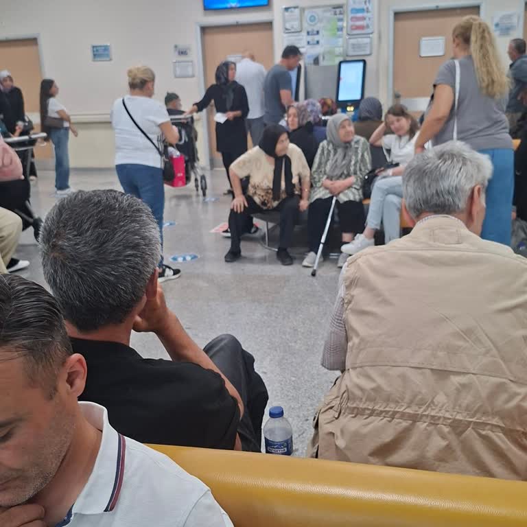 Kardiyolojide Dört Saat Bekleme Ve Bilgilendirme Eksikliği