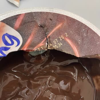 Akhisar BİM'den Küflü Puding Son Kullanma Tarihine Rağmen Sağlık Endişesi