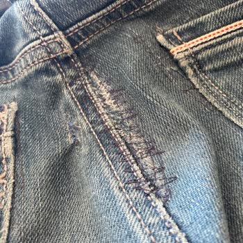 Mavi Premium Jean Pantolonunda Dayanıksız Kumaş Ve Sürekli Yırtılma