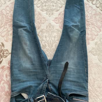 Mavi Premium Jean Pantolonunda Dayanıksız Kumaş Ve Sürekli Yırtılma