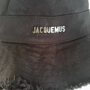 Az Kullanılmış Jacquemus Şapkamda Amblem Karardı Ve Red Cevabı Aldım