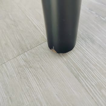 Raven Yemek Takımındaki Boyasız Sandalyeler İçin Değişim Talebi