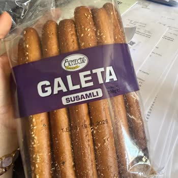Akçakoca BİM Şubesinde Şeffaf Ambalajda Gizlenen Yanmış Galeta Ürünü Kalite Sorunu