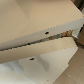 Bygolden Dolabında Eksik Vidalar Ve Hasarlı Parçalar İçin Acil Destek Talebi