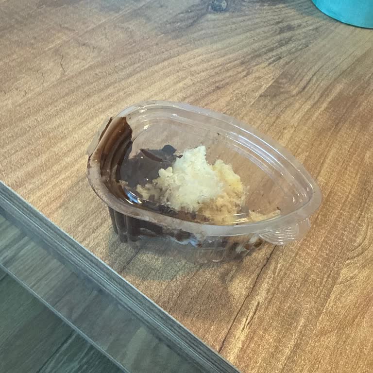 Ekşi Profiterol Ve Umursamaz Çalışanlar