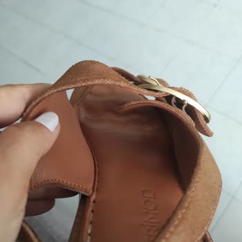 Derimod Kadın Sandaletinde Taban Çökmesi Ve Değişim Talebi