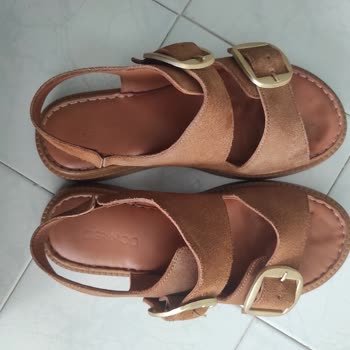 Derimod Kadın Sandaletinde Taban Çökmesi Ve Değişim Talebi