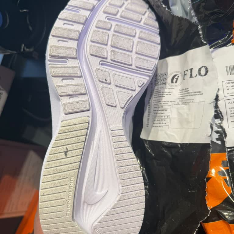 Kullanılmış Nike Ayakkabının Sıfır Olarak Gönderilmesi