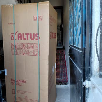 Ürünler Asansörsüz Bina Nedeniyle Bahçeye Bırakıldı Ve Kullanılamıyor