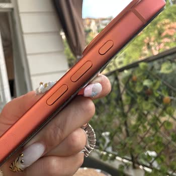 Köşelerde Sürekli Pembe Görünüm: İPhone 17 Pro Max Garanti Kapsamı Dışında