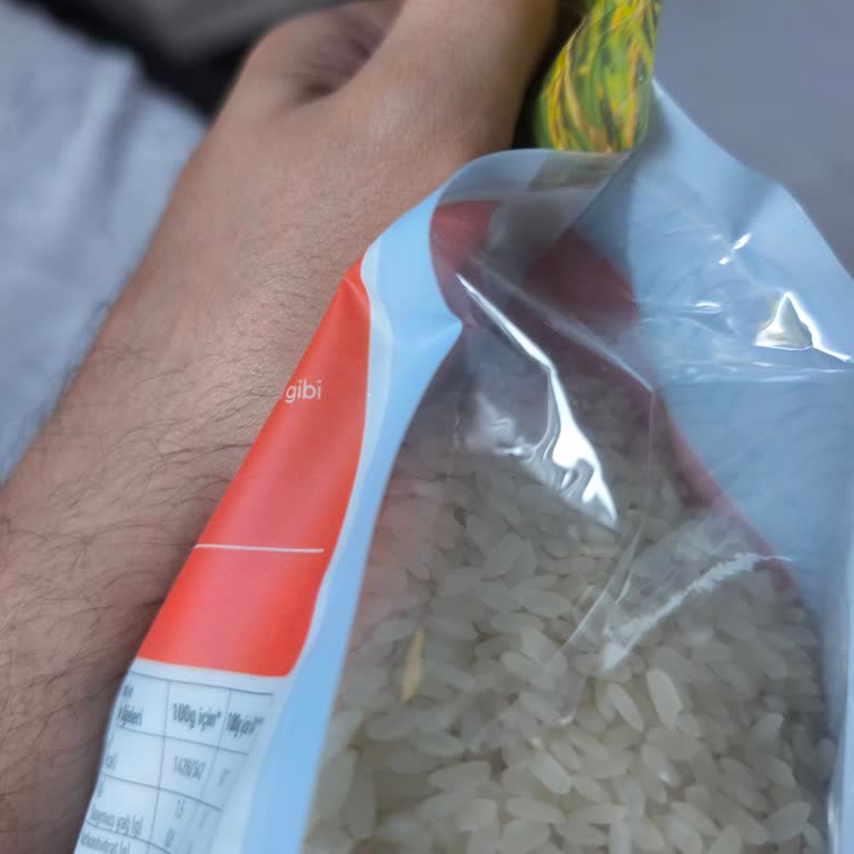 Kapalı Pirinç Paketi İçinde Böcek: Sağlık Ve Hijyen Sorunu