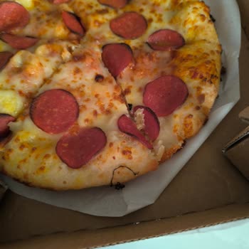 İçinden İp Çıkan Pizza Ve Yetersiz Müşteri Hizmeti