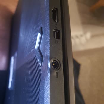 Monster Laptopta Aşırı Isınma Ve Erime Sorunu