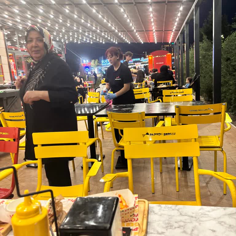 Kayseri Papyon Burger Şubesinde Masalarda Kimyasal Temizleyici Kullanımı Riskli